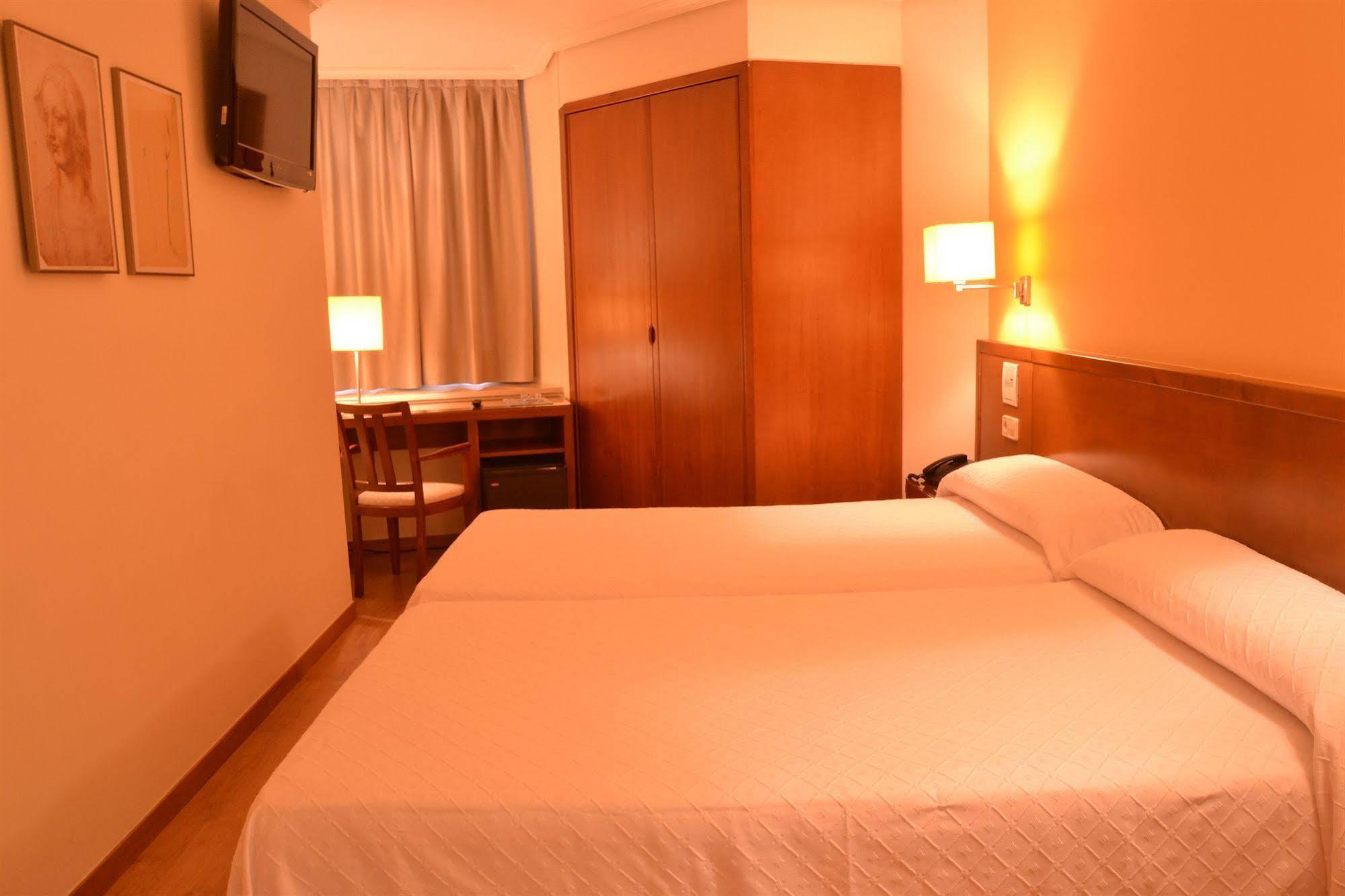 U Hotel Ogalia Виго Экстерьер фото